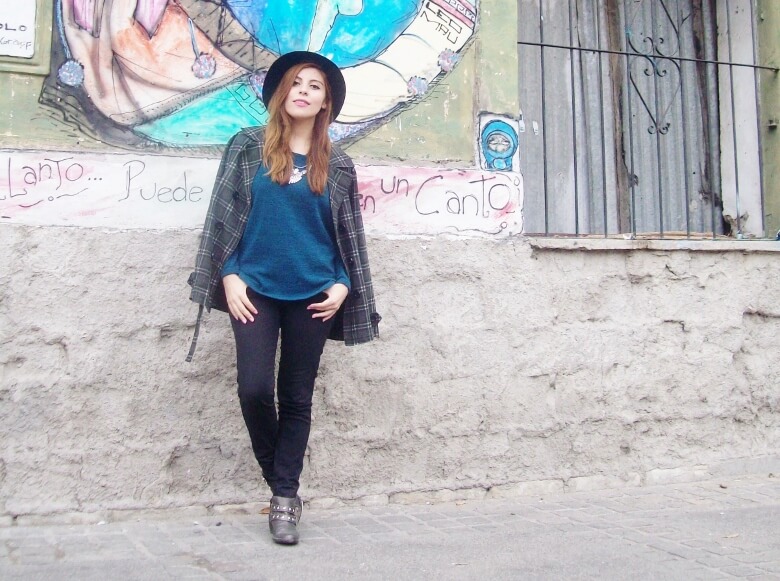 emerald-blue-sweater-black-skinny-jeans-grey-anle-boots-fall2015-streetstyle11