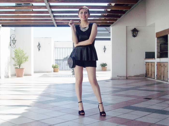 black-faux-leather-peplum-lace-shorts-streetstyle-blogger-summer2015 - 02