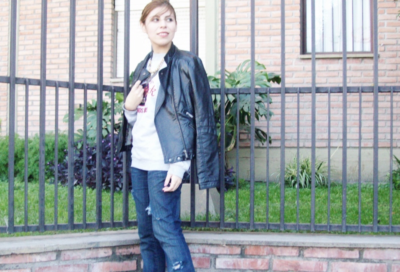 ripped-boyfriend-jeans-jumper-streetstyle-fashionblogger10